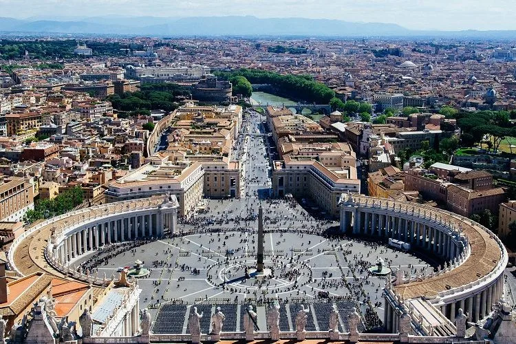 Obras de arte de la Plaza de San Pedro del Vaticano.