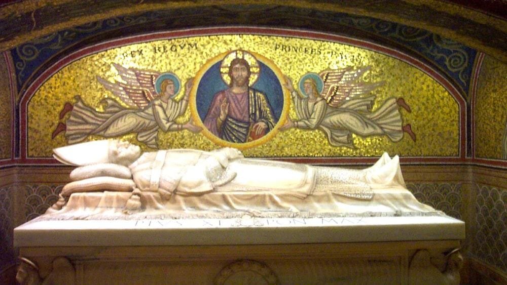 Visitar tumbas papales Grutas Vaticanas