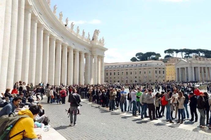Colas para visitar el Vaticano